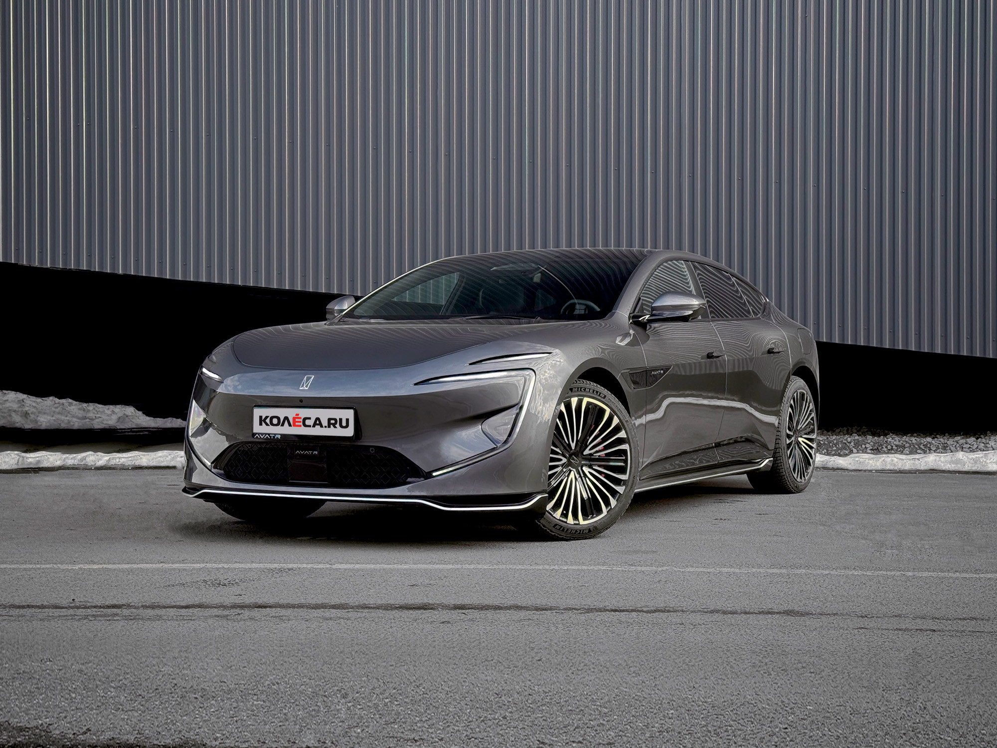 Пока дизайн спорит с логикой, комфорт побеждает: тест-драйв Avatr 12