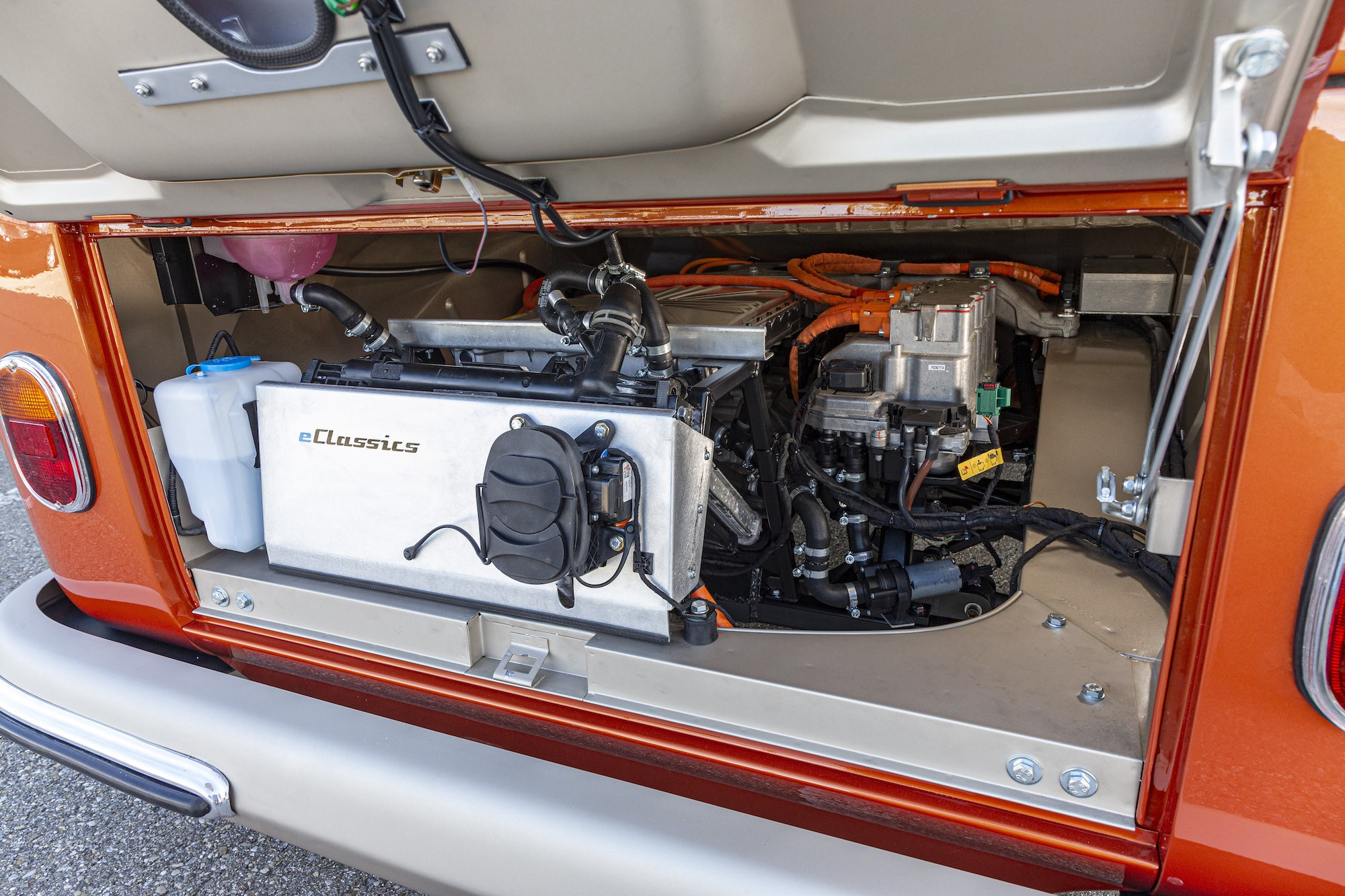 VW возродил выпуск классического микроавтобуса Т1 и назвал его e-Bulli