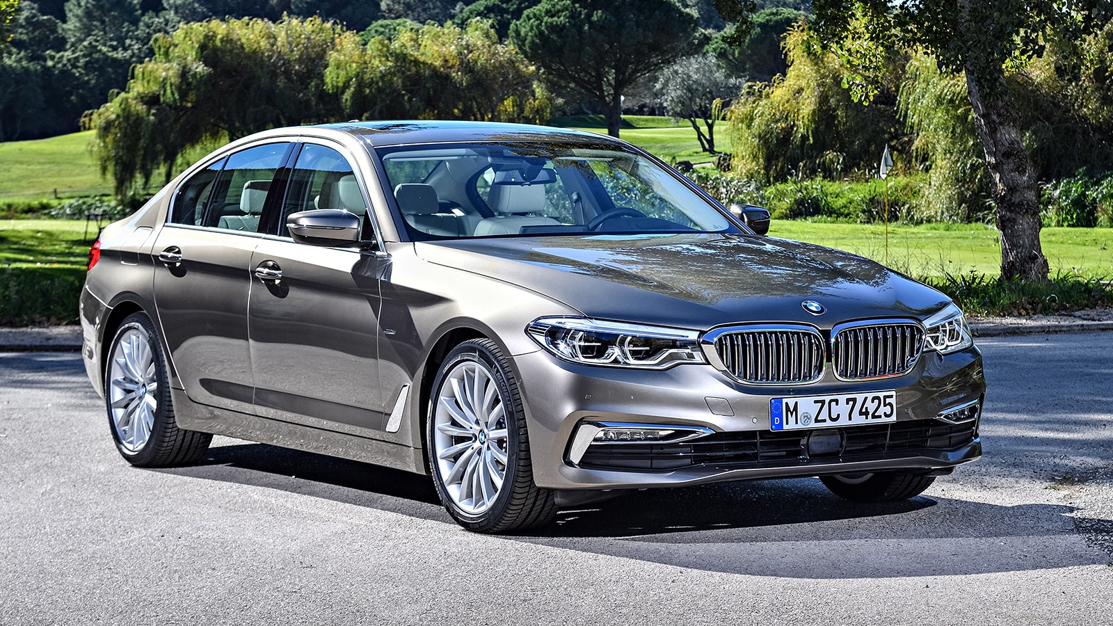 Цена на новый BMW 5 Series в России — от 2 760 000 рублей