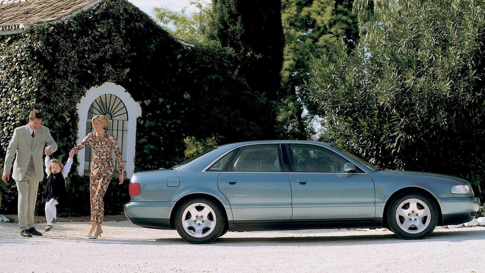 На фото: Audi A8 4.2 quattro (D2) '1994–99
