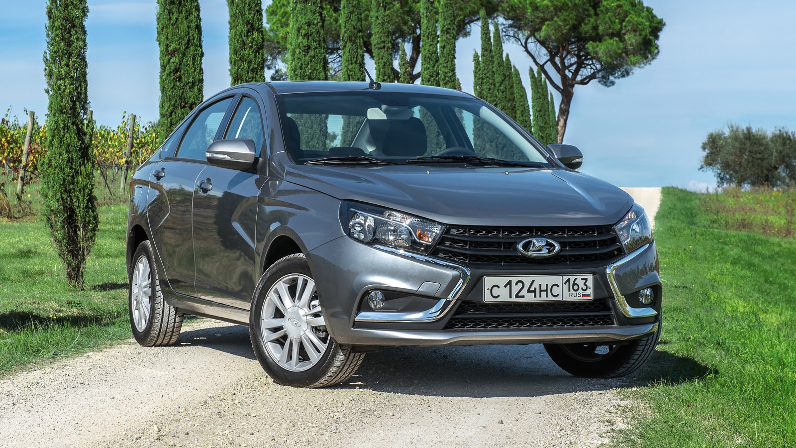 На фото: Lada Vesta