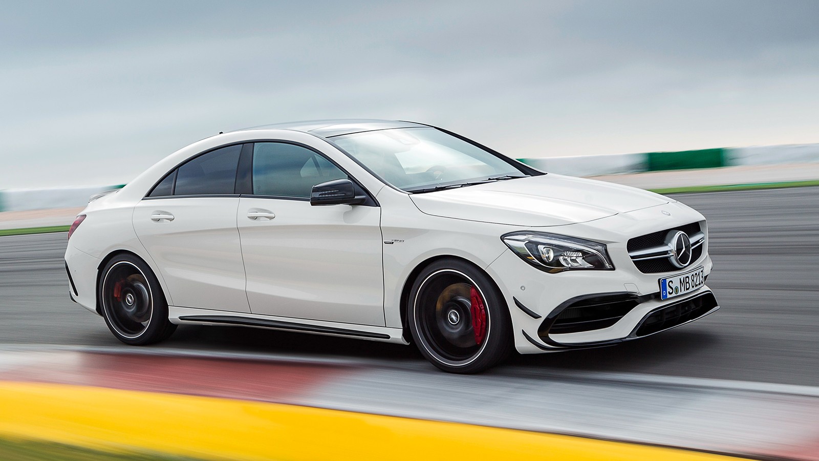 На фото: Mercedes-AMG CLA 45 4Matic