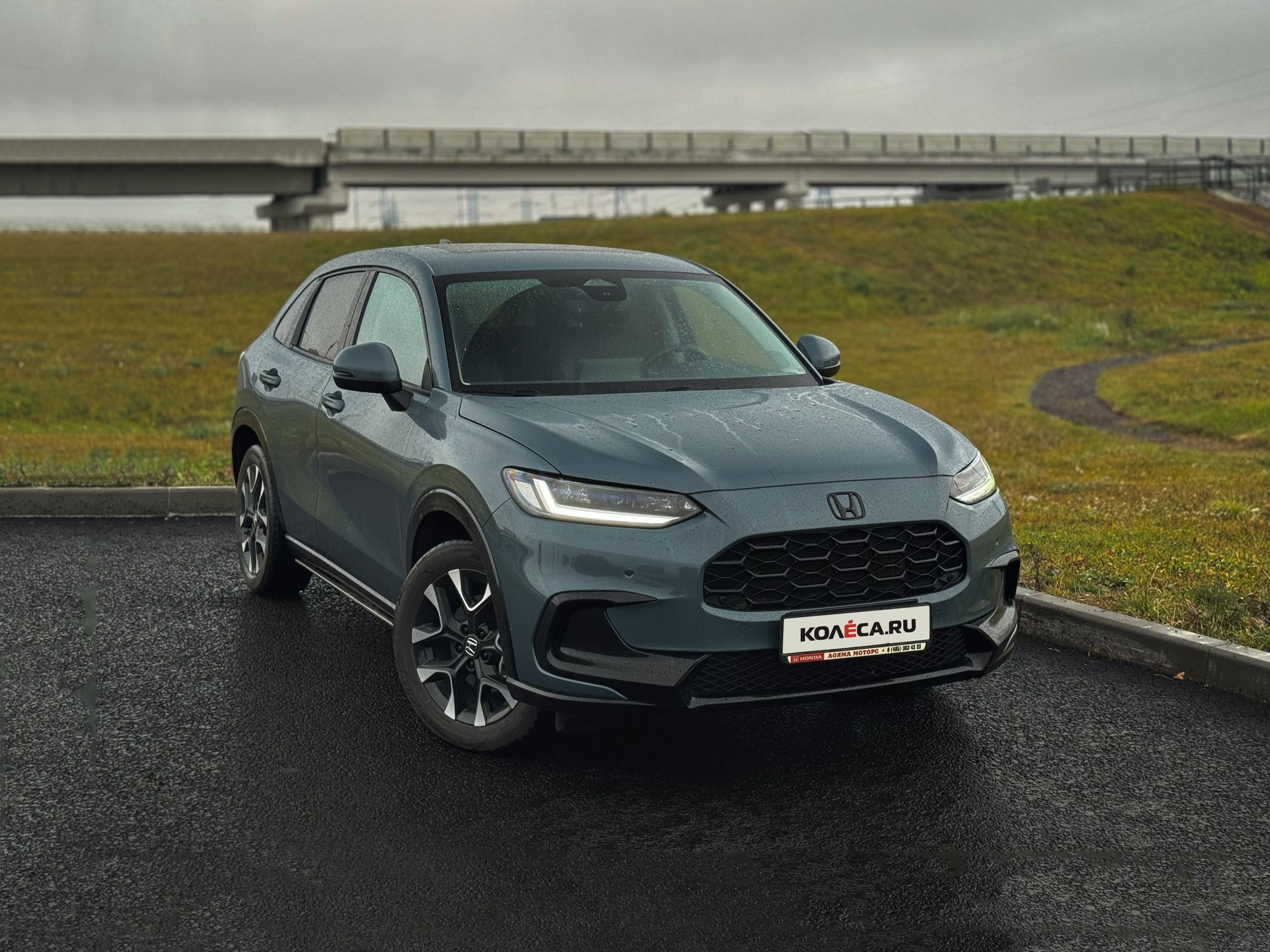 Японский минимализм с европейским лицом: тест-драйв Honda ZR-V