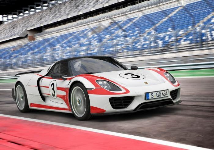 Porsche уточнил характеристики флагманской машины