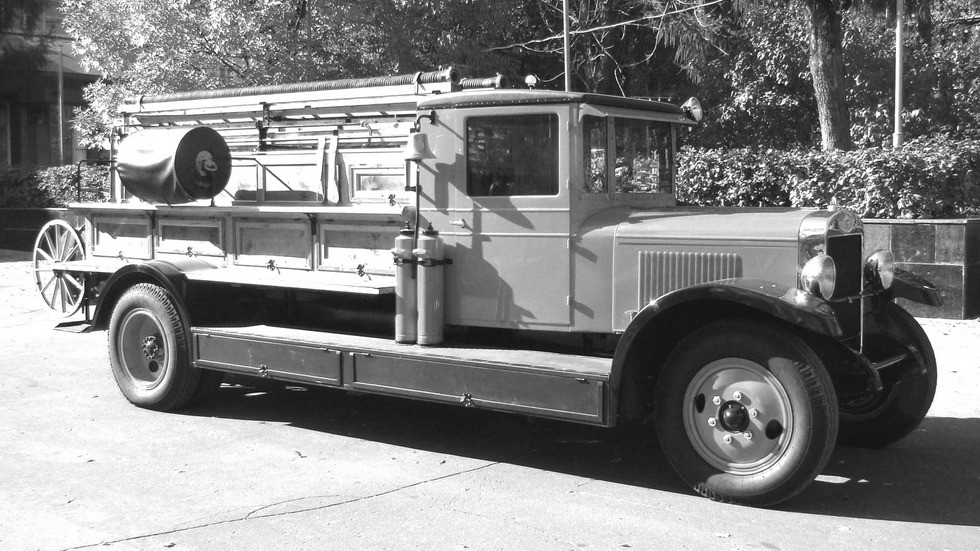 Восстановленный пожарный автомобиль на удлиненном шасси АМО-4 (фото автора)