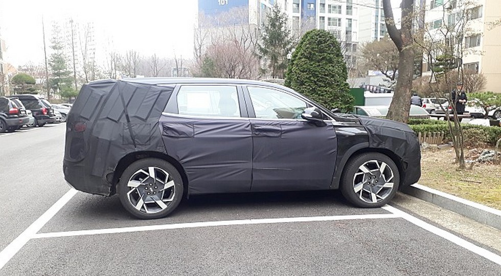 Преобразившийся Hyundai Santa Fe снова засветился на фото. Ждём в России