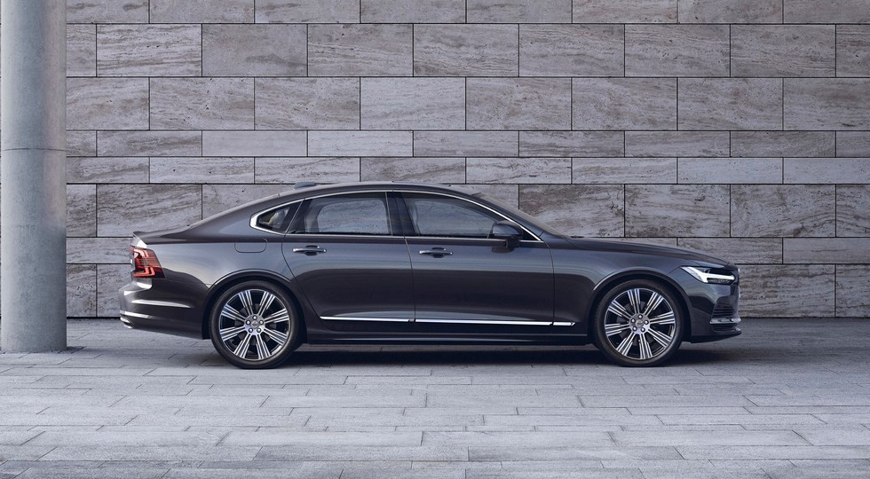 Volvo S90/V90 скромно обновили на фоне спада продаж, но при этом их научили экономить