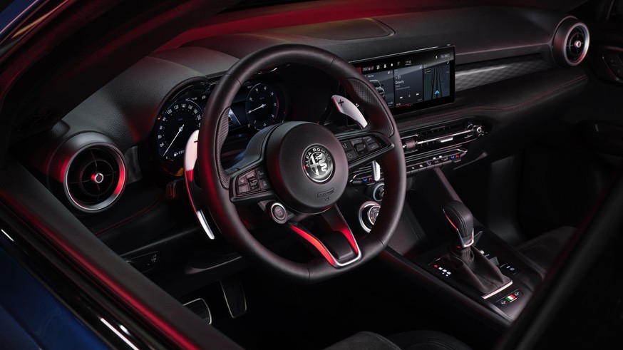 Alfa Romeo представила кроссовер Tonale: версия PHEV разделила технику с Jeep Compass 4xe