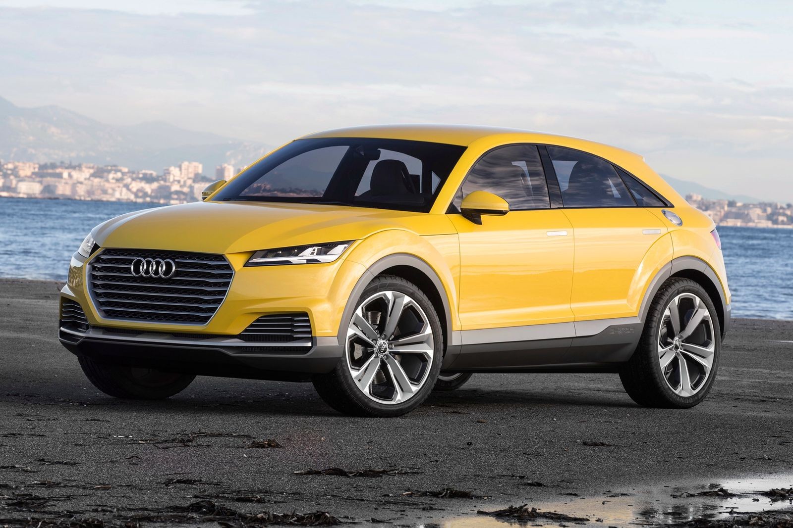 Компактный купеобразный кроссовер Audi анонсировала ещё в 2014 году концептом TT offroad.