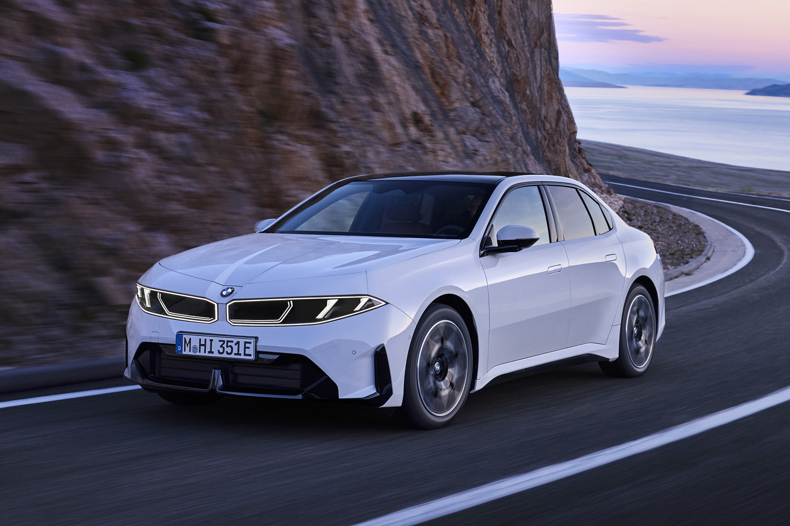 Новый седан BMW i3 поступил в продажу в «приветственной» версии