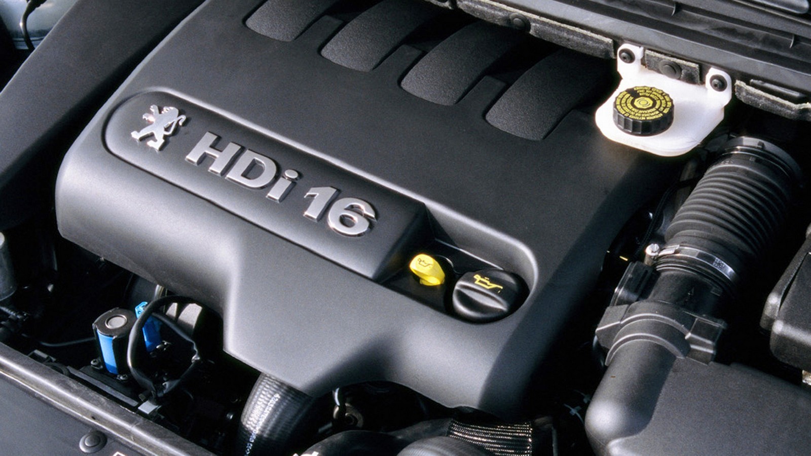 На фото: двигатель Peugeot 307 CC 2.0 HDi '2005–08