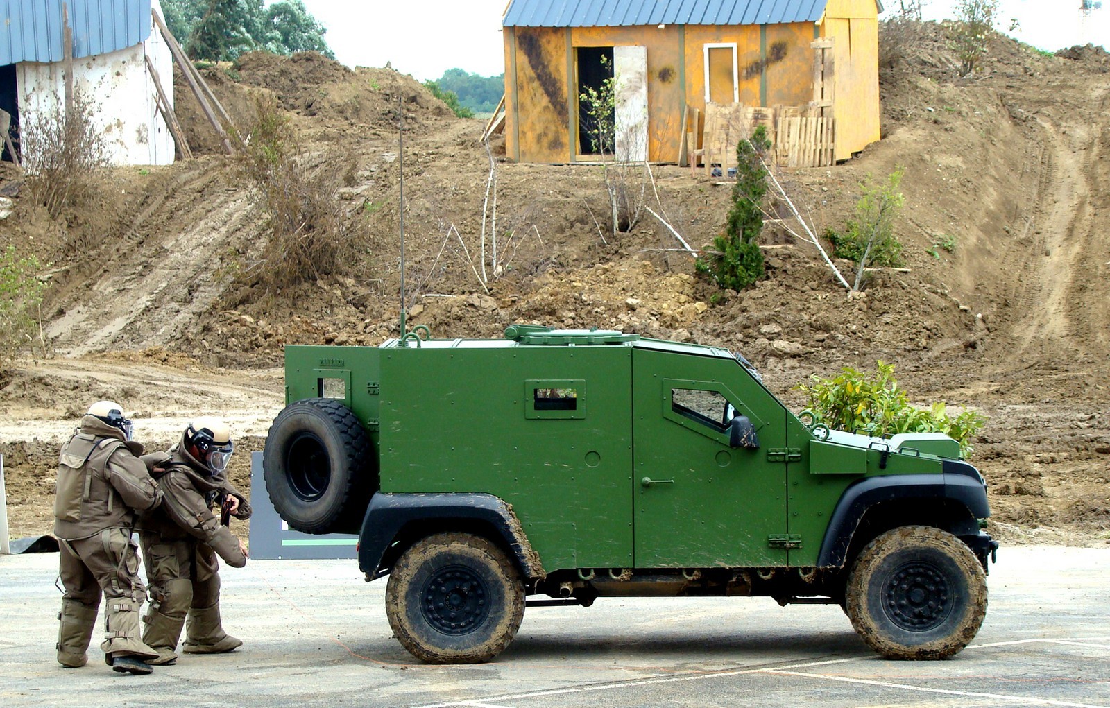Демонстрация 6-местной бронемашины Panhard Dagger без вооружения