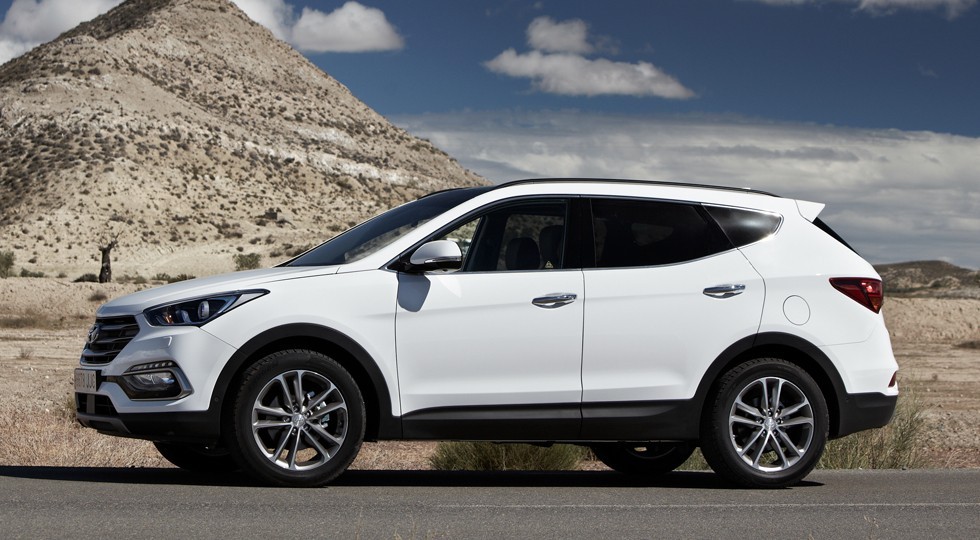 На фото: Hyundai Santa Fe Premium