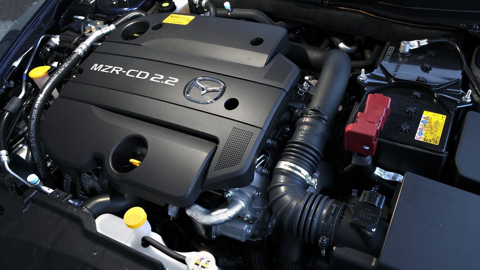 На фото: двигатель Mazda6 (GH)
