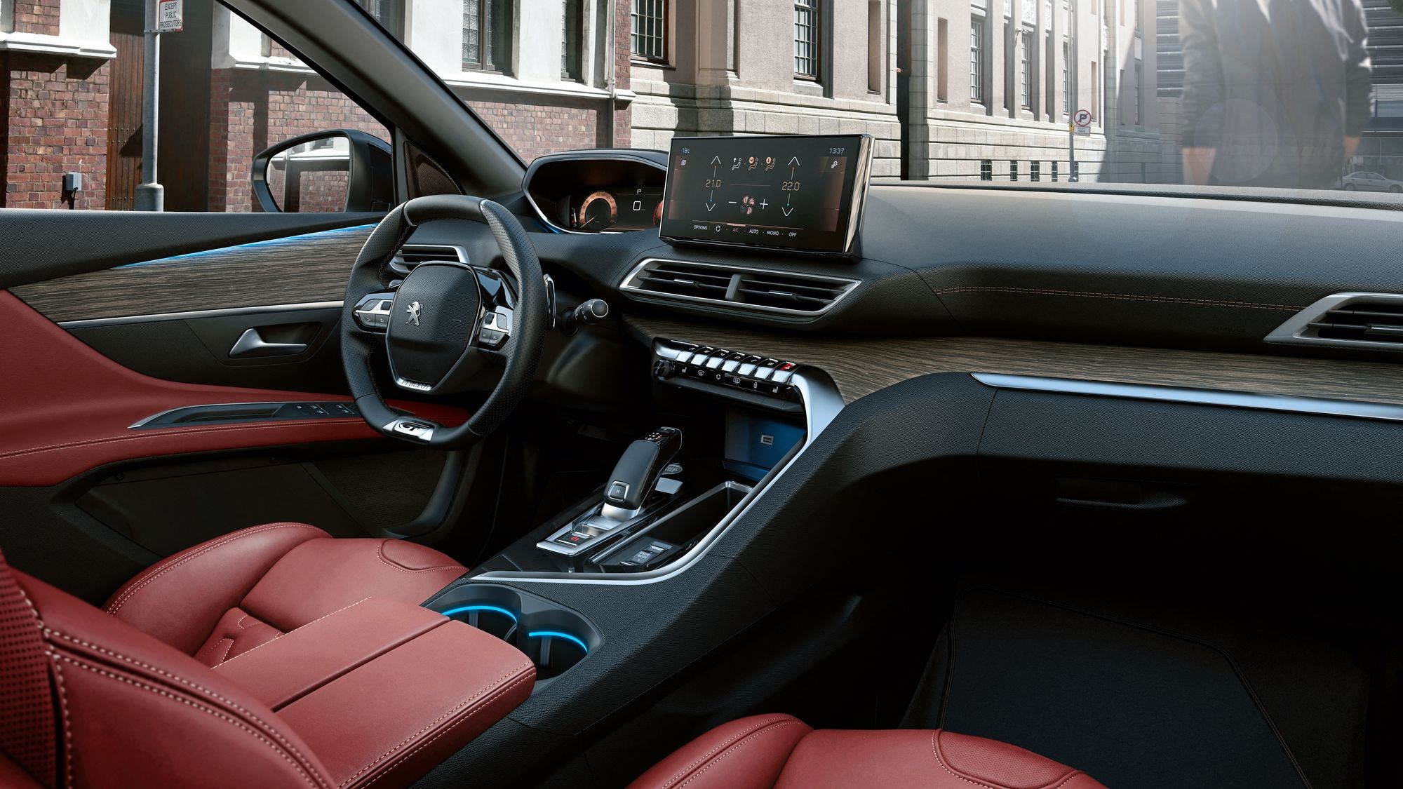 Обновлённый Peugeot 3008: теперь со светодиодными «клыками» и ночным «зрением»