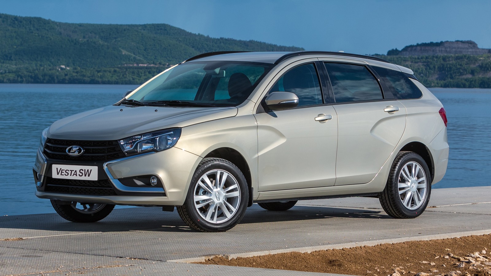 На фото: Lada Vesta SW