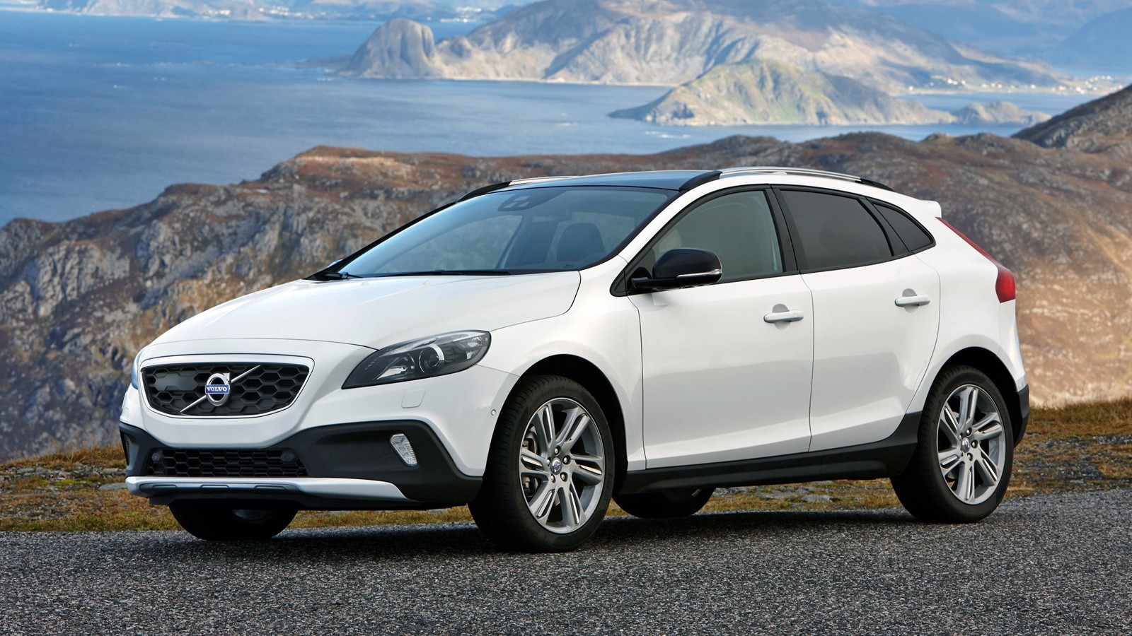 На фото: Volvo V40 Cross Country