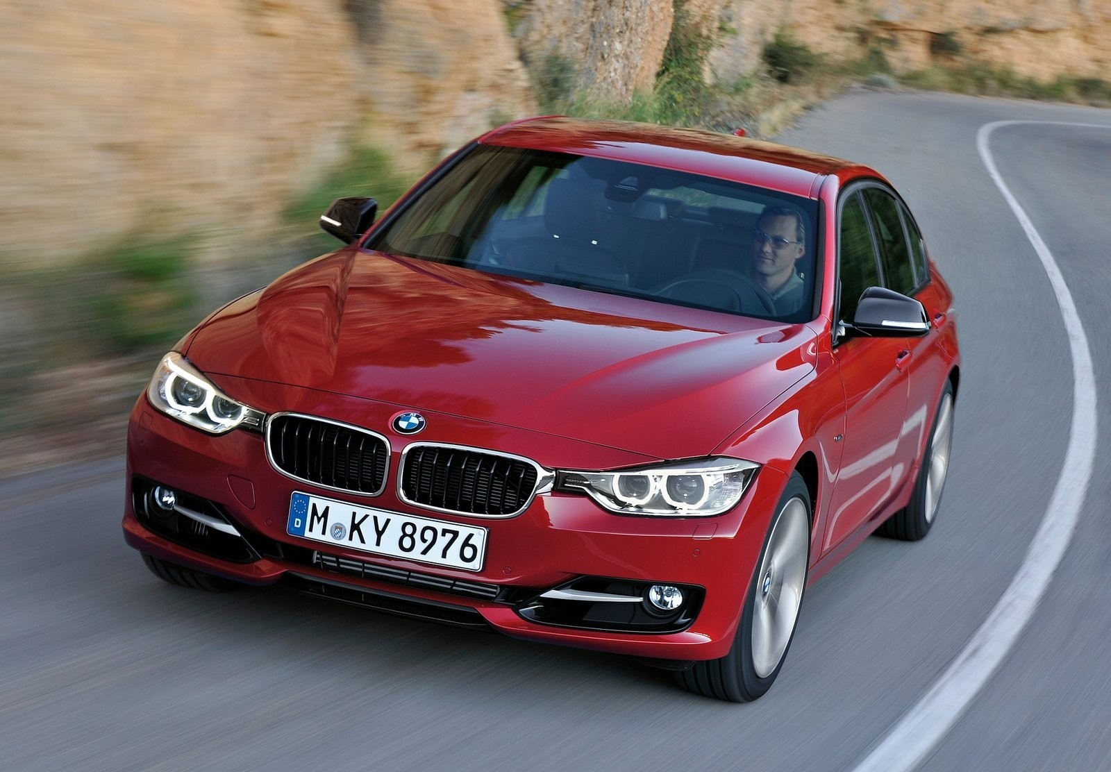 На фото: BMW 3 Series F30