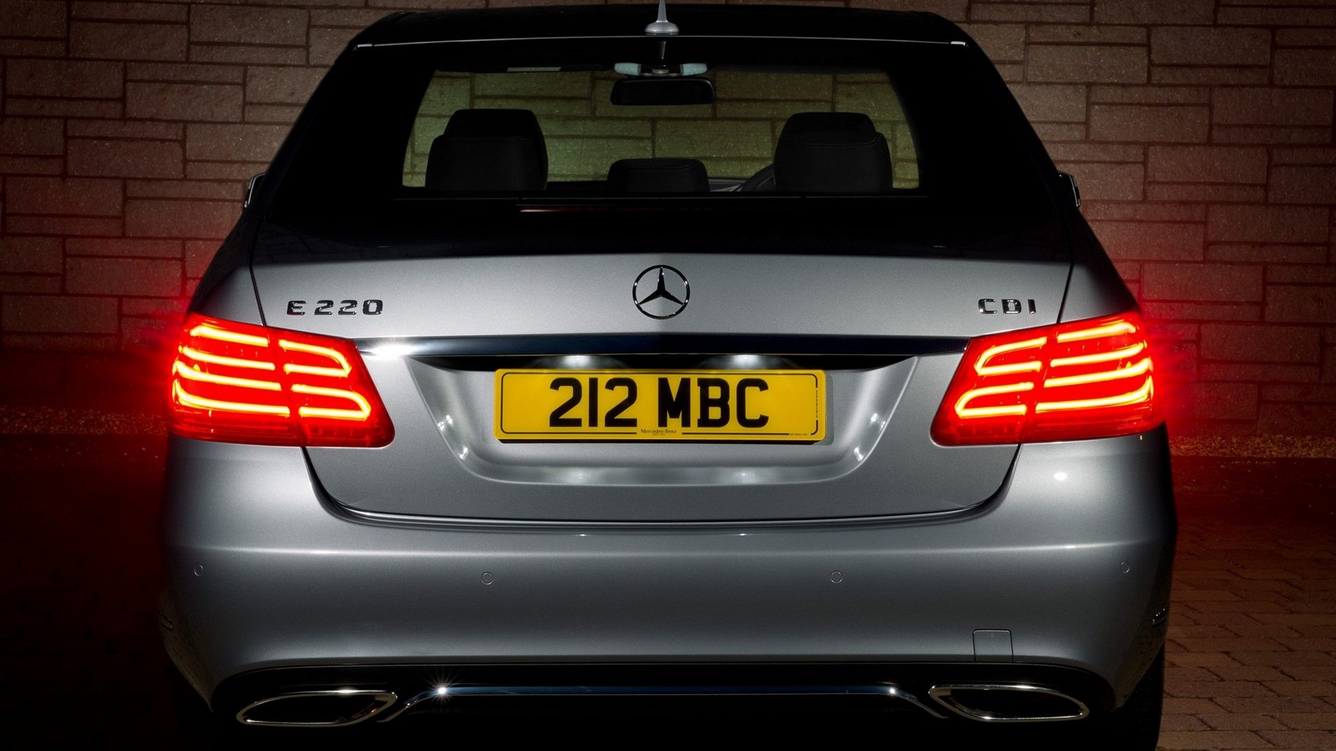 На фото: Mercedes-Benz E 220 CDI UK-spec (W212) '2013–н.в.