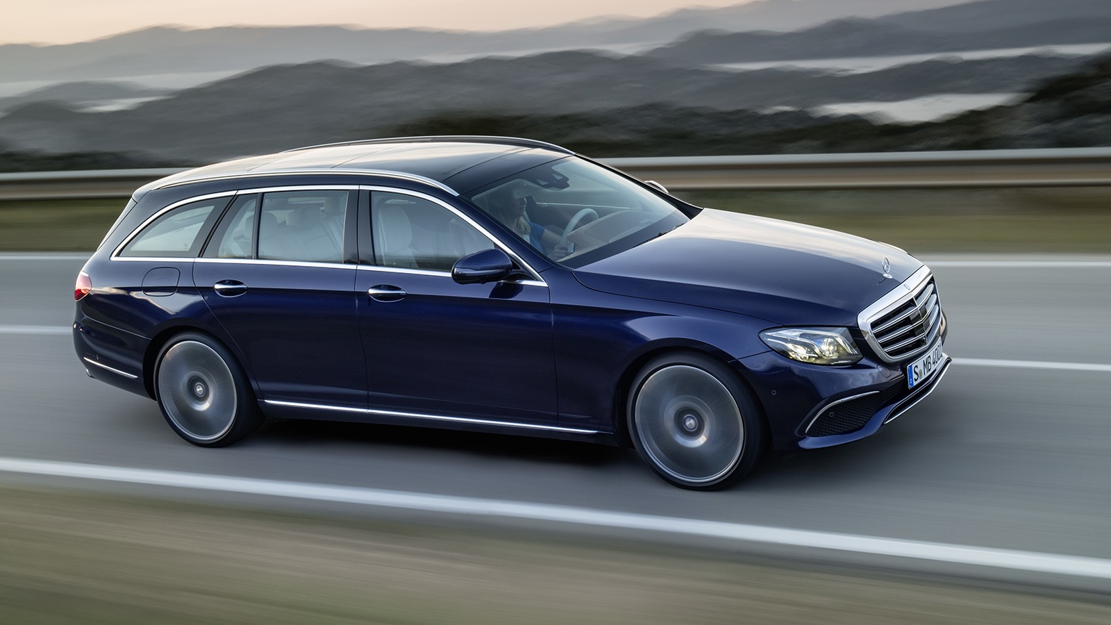 На фото: Mercedes-Benz E-Klasse