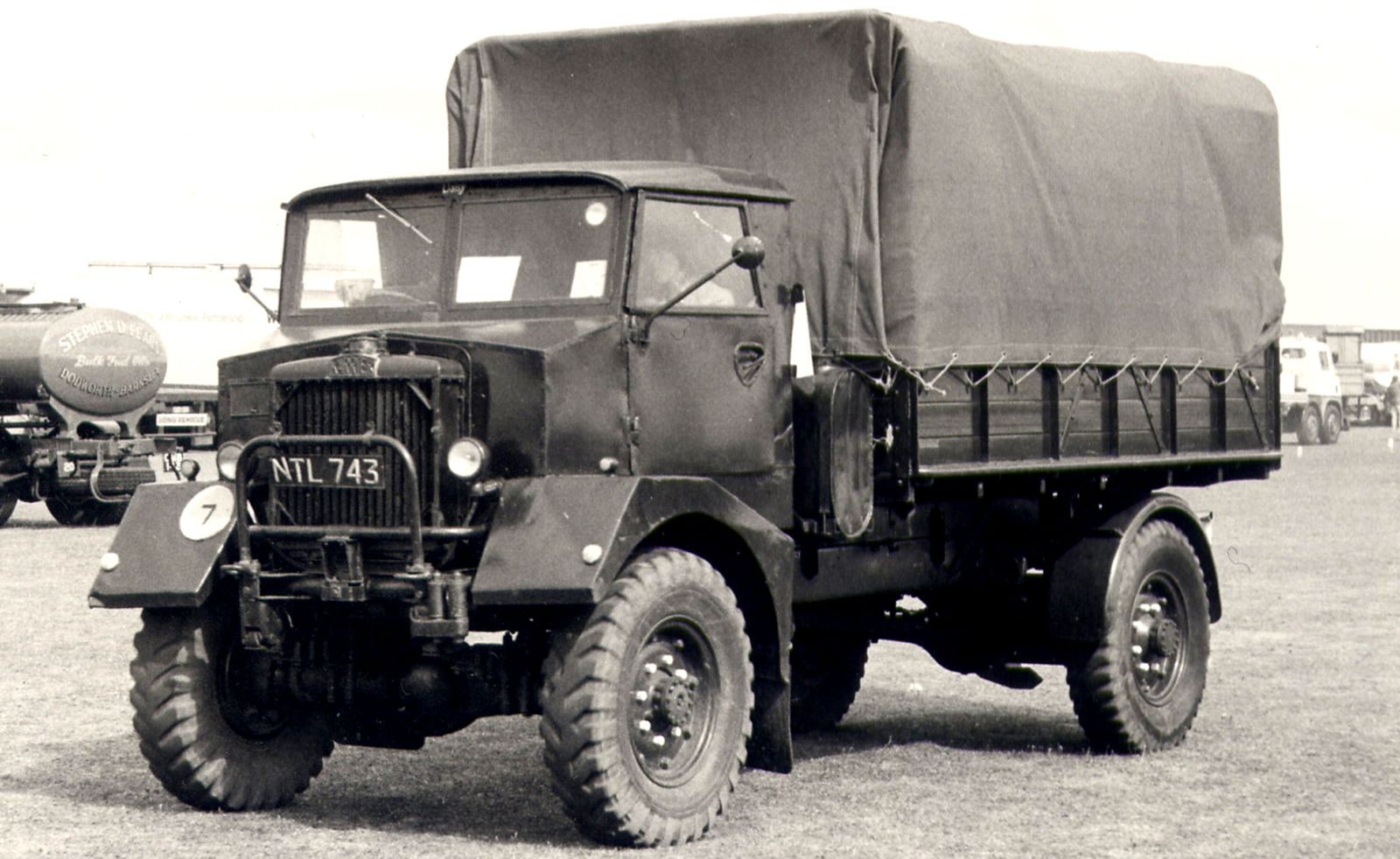 Отказ от пустых традиций: британские полноприводные грузовики Второй мировой