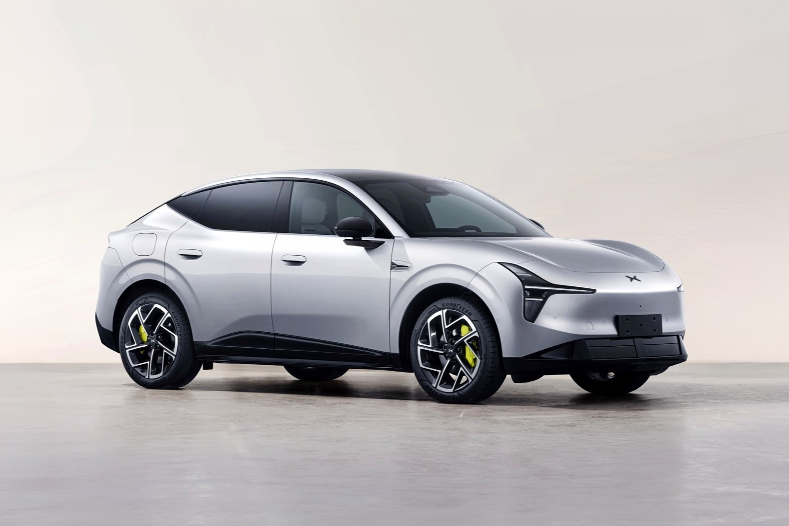 Хит за хитом: Xpeng готовит к премьере бюджетный, но не бедный кроссовер Mona L03