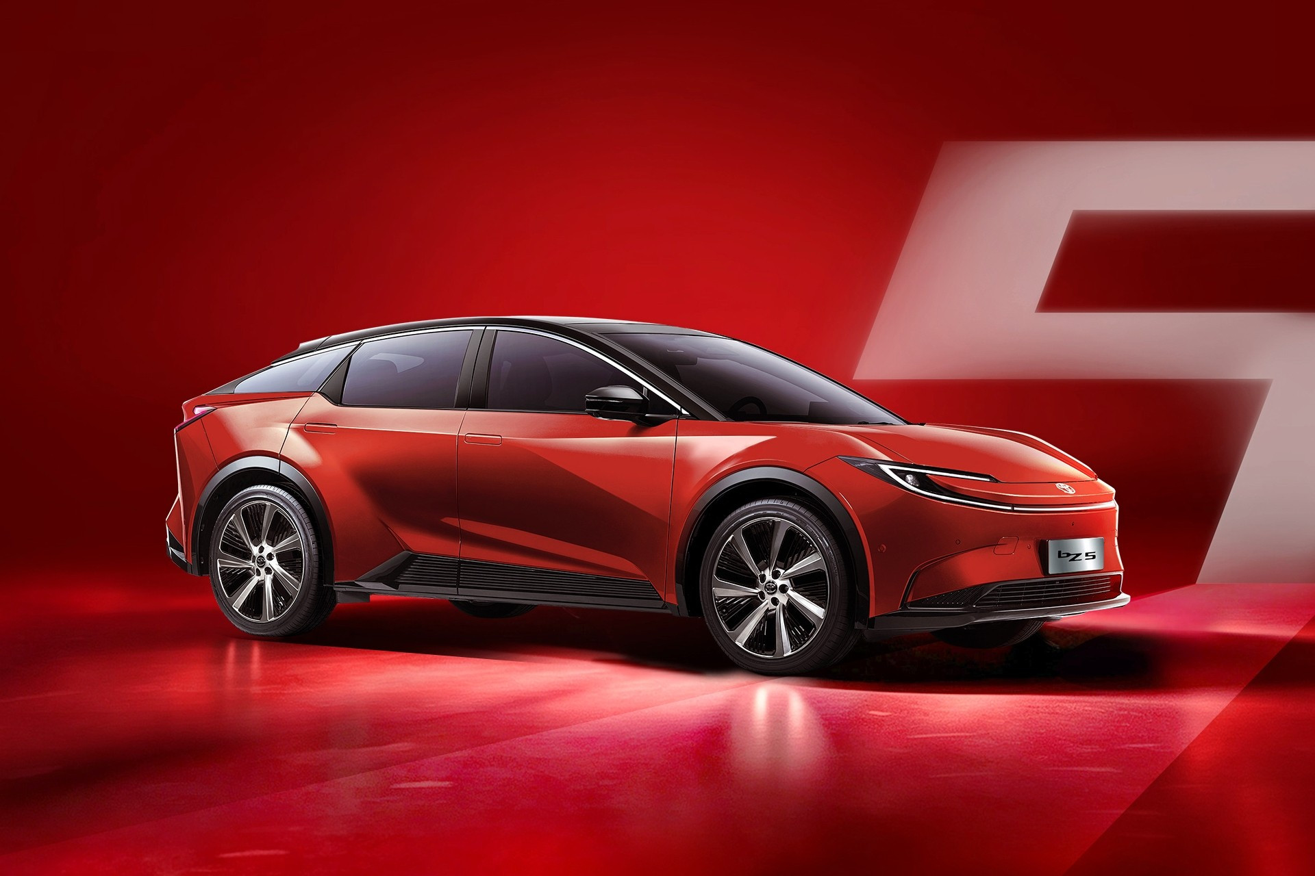 Плохо продающийся Toyota bZ5 пытается привлечь покупателей обновками и скидками