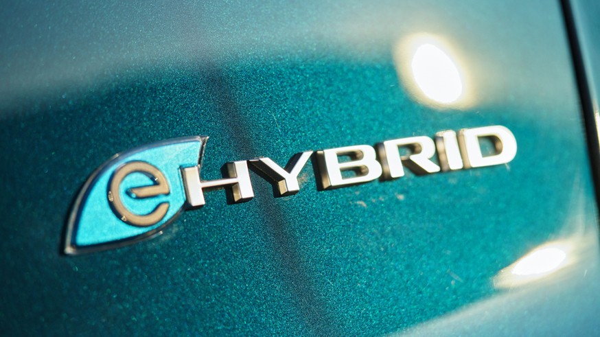 Stellantis сокращает выбор: у минивэна Chrysler Pacifica будет меньше гибридных версий