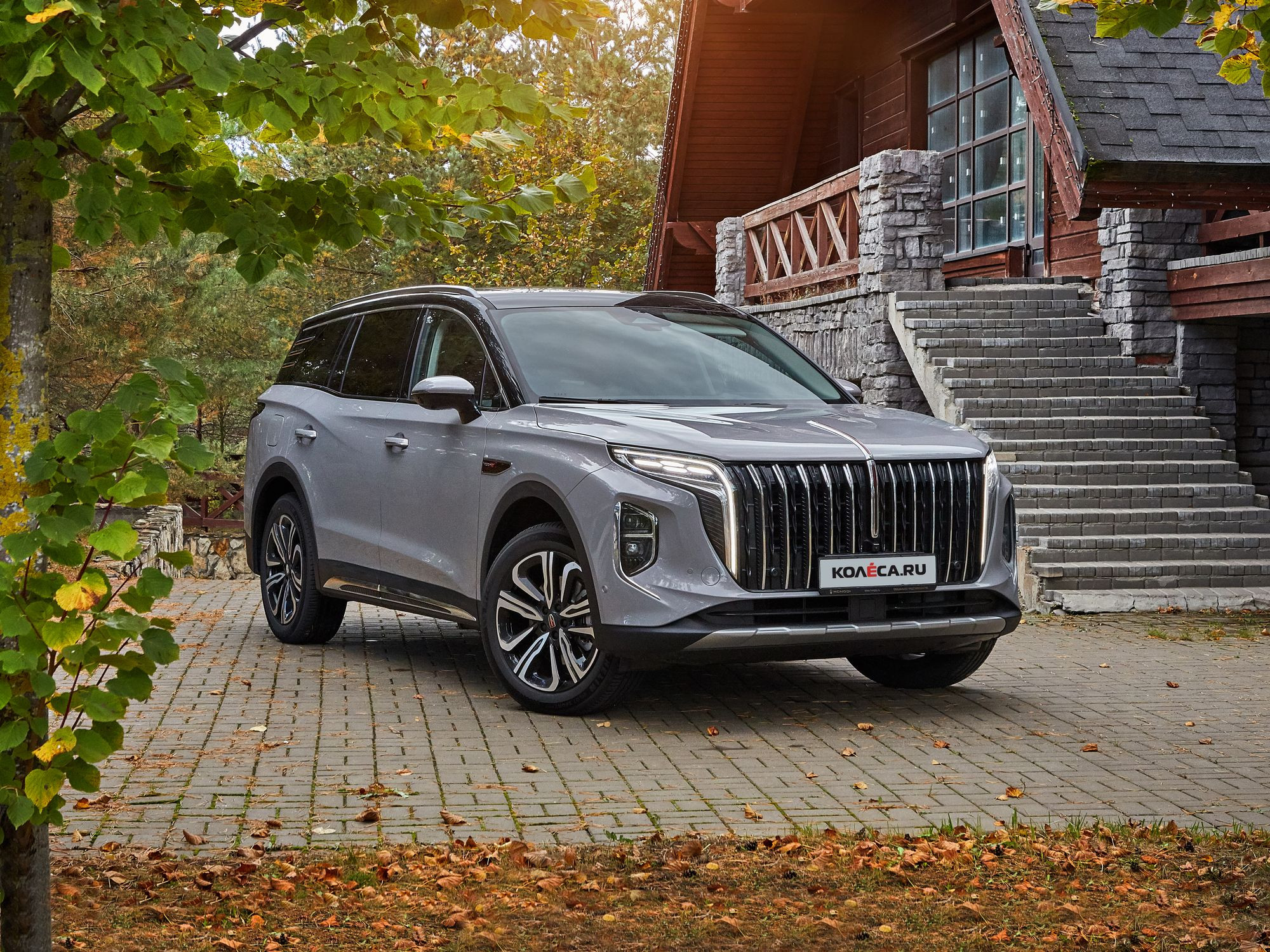 Крылатые габариты, немного эвкалипта и сила пользовательских настроек: тест-драйв Hongqi HS7