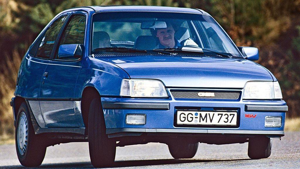 Брат на сестру: сравнение Opel Kadett E и Daewoo Nexia