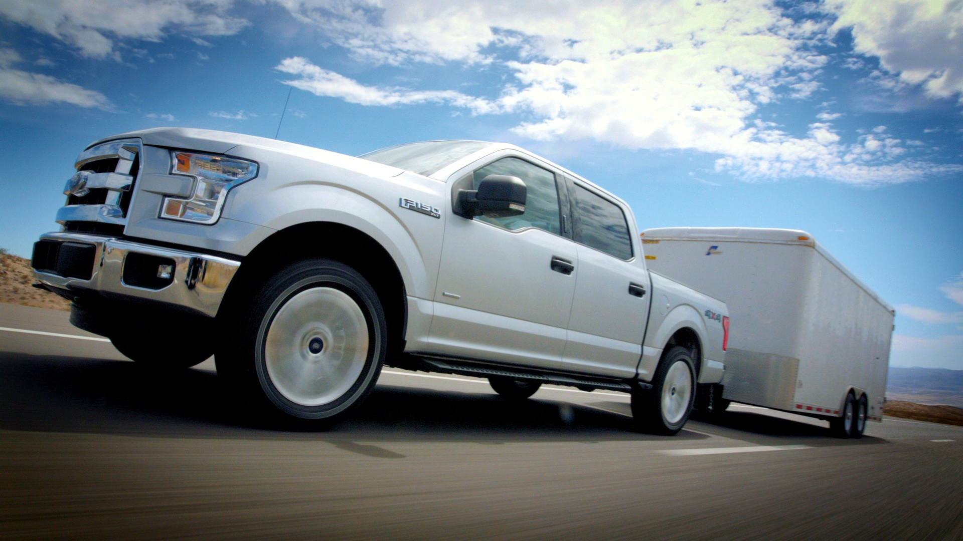 2015 Ford F-150 Tows Loaded Trailer in Extreme Heat