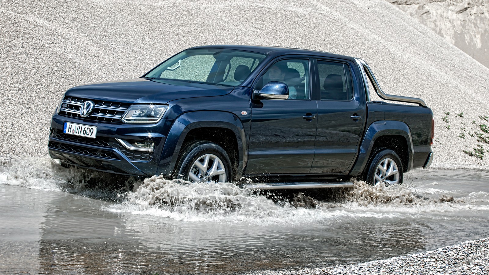 На фото: VW Amarok