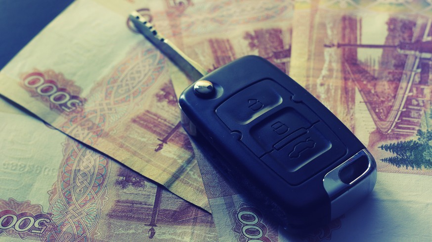 Согласно законопроекту, нужно поправить часть 2 статьи 12.27 КоАП. Наряду с действующими административными наказаниями депутаты предлагают ввести дополнительно штраф в размере 10 тыс. рублей или возможность лишения прав на срок менее 1 года.В конце прошлого года депутаты от фракции ЛДПР предлагали вернуть отмененный более 10 лет назад штраф ГИБДД – речь идёт об альтернативном наказании для автомобилистов, покинувших место несерьёзной аварии: штраф в размере 5 тыс. рублей . Напомним, это наказание применялось до 2007 года, затем санкции ужесточили.Напомним, в прошлом месяце были окончательно одобрены поправки , которые сделали наказание за ДТП с жертвами для скрывшихся с места происшествия водителей более суровым. Так, теперь если авария привела к причинению тяжкого вреда здоровью пострадавших, то виновнику будет грозить от 3 до 7 лет лишения свободы (раньше максимальный срок был ограничен 4 годами).Если в такой аварии погиб один человек, то виновник получит от 5 до 12 лет тюрьмы (раньше виновников сажали в тюрьму на срок от 2 до 7 лет). Если жизни лишились двое и более пострадавших, то водителя по новым правилам ждут 8 – 15 лет лишения свободы (а не от 4 до 9 лет, согласно прошлым правилам).