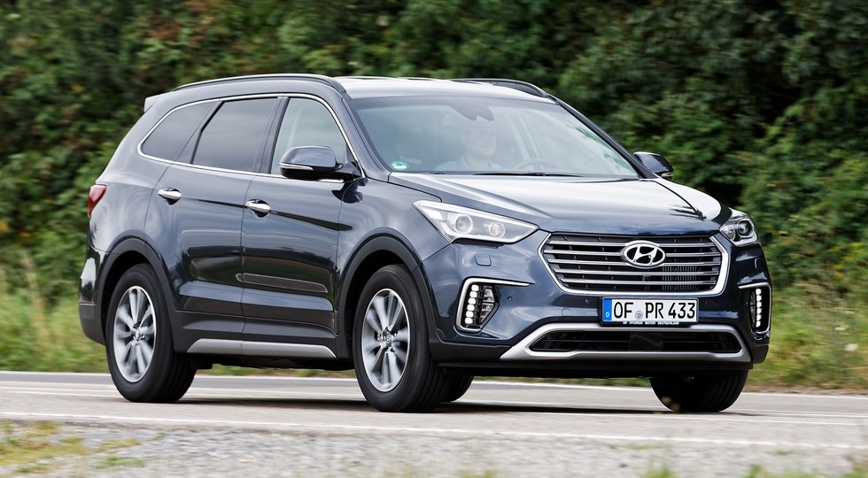На фото: Hyundai Grand Santa Fe