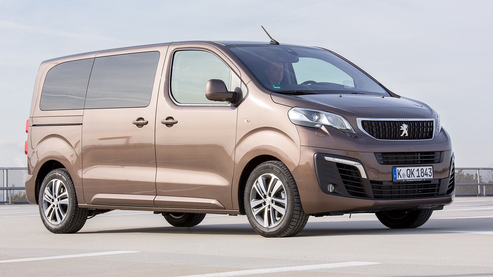 На фото: Peugeot Traveller