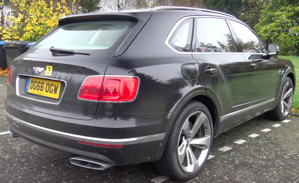 Bentley Bentayga PHEV 2