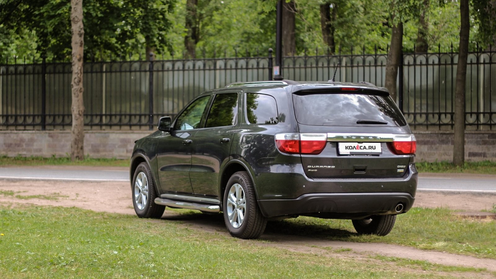 Dodge Durango III сзади