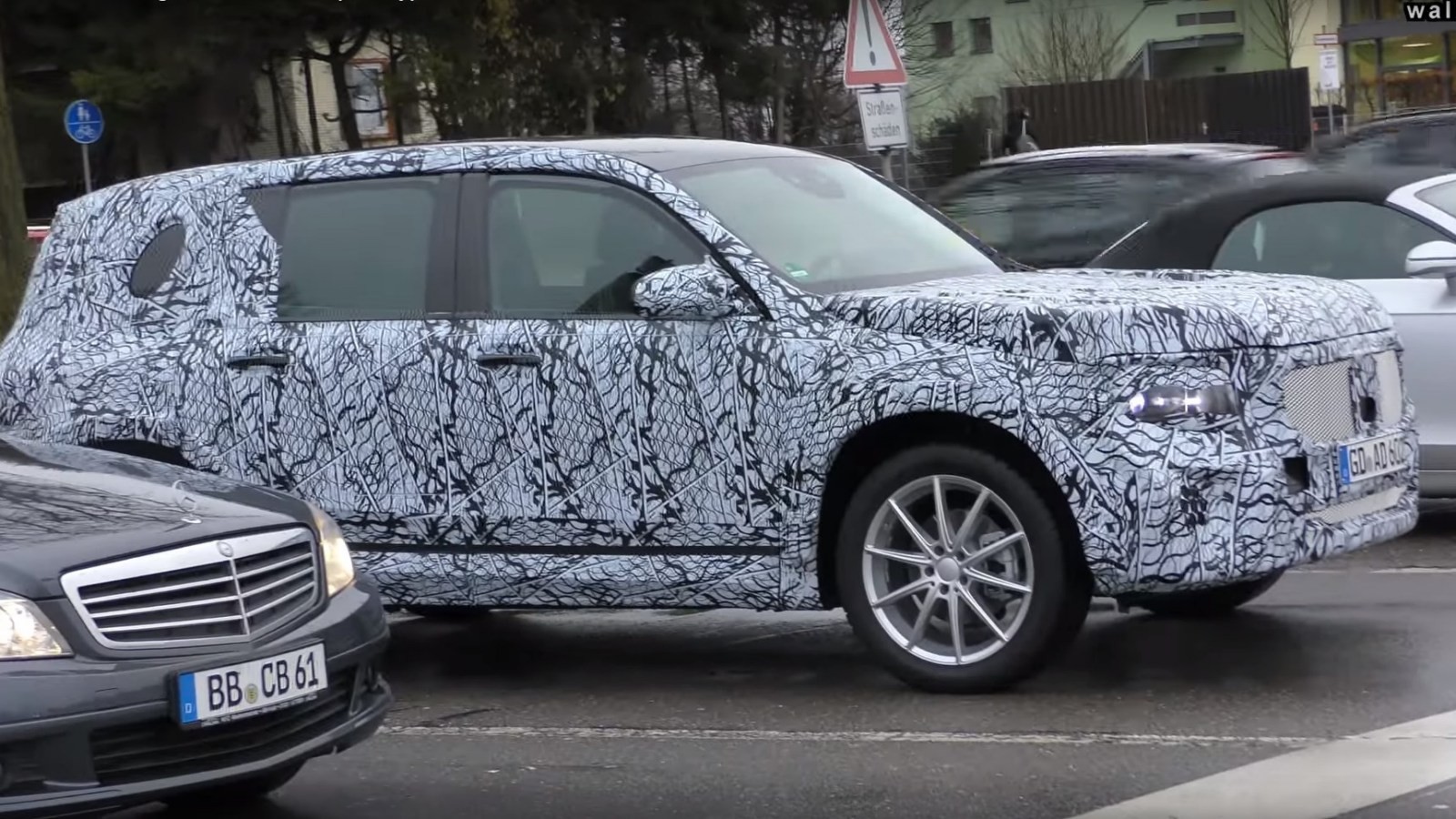 mercedes-benz-glb-spy-video-3