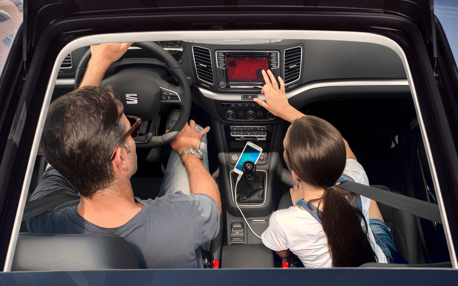 Пока BlaBlaCar берет деньги за пользование сервисом лишь с пассажиров, но и для водителей «счетчик» может включиться в любой момент, причем платить придется как оператору, так и государству.