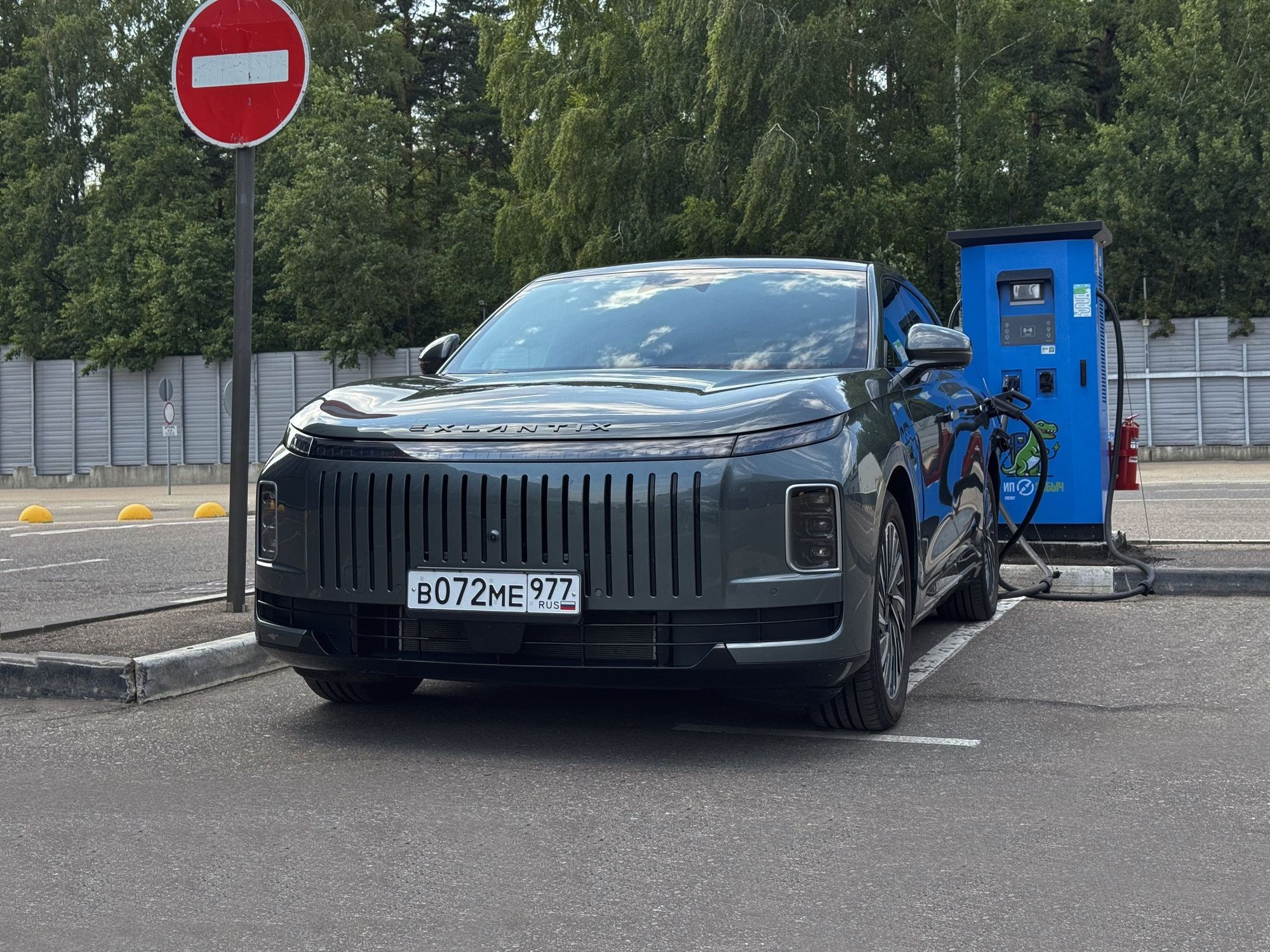 Одна педаль и нулевая гравитация: изучаем современные технологии на примере EXEED EXLANTIX ET