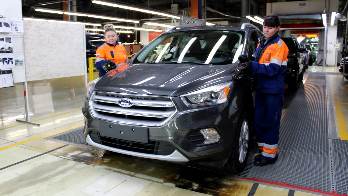 FS_workers_Kuga_cr