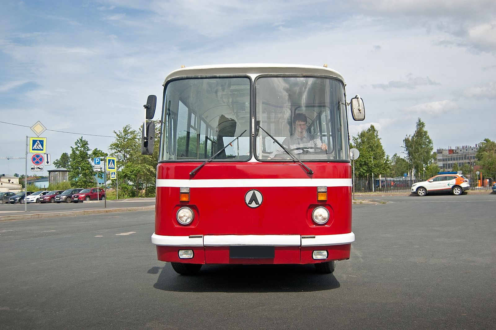 Хороший ты парень, Наташка: тест-драйв автобуса ЛАЗ 695Н