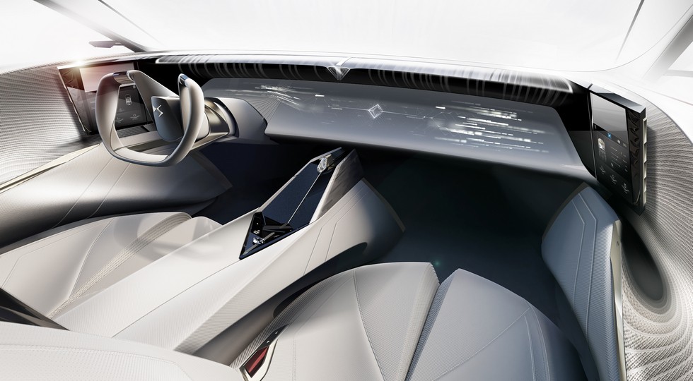 Купеобразный кроссовер DS: 680 л.с., 2,8 секунды до «сотни» и солома в салоне