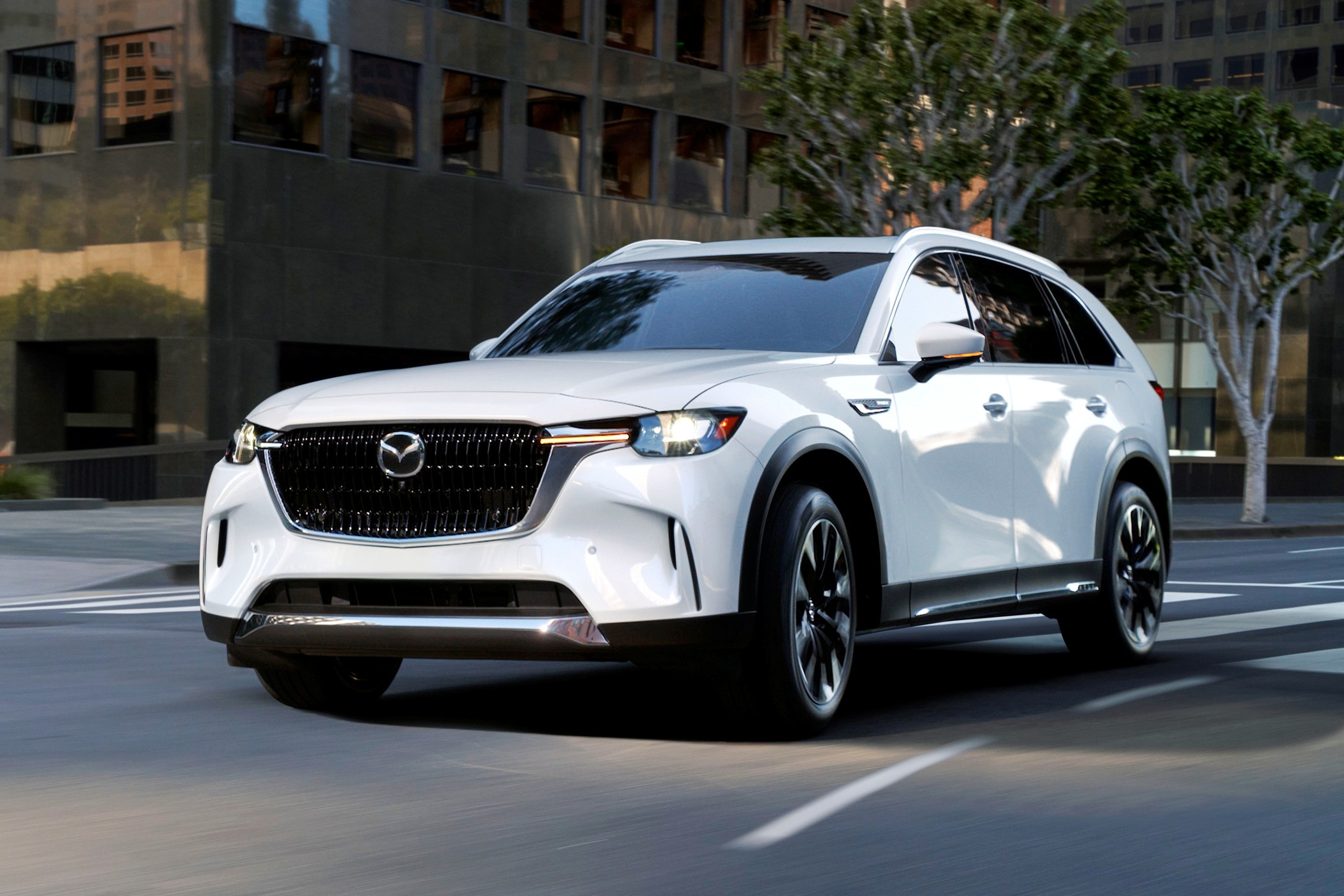 Хватит множить сущности: Mazda объединяет кроссоверы CX-90 и CX-70 в одно семейство