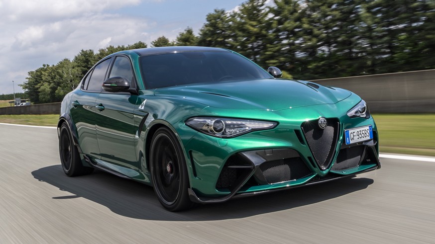 Новые спорткары Alfa Romeo будут похожи на Spider «Duetto» и T33 Stradale