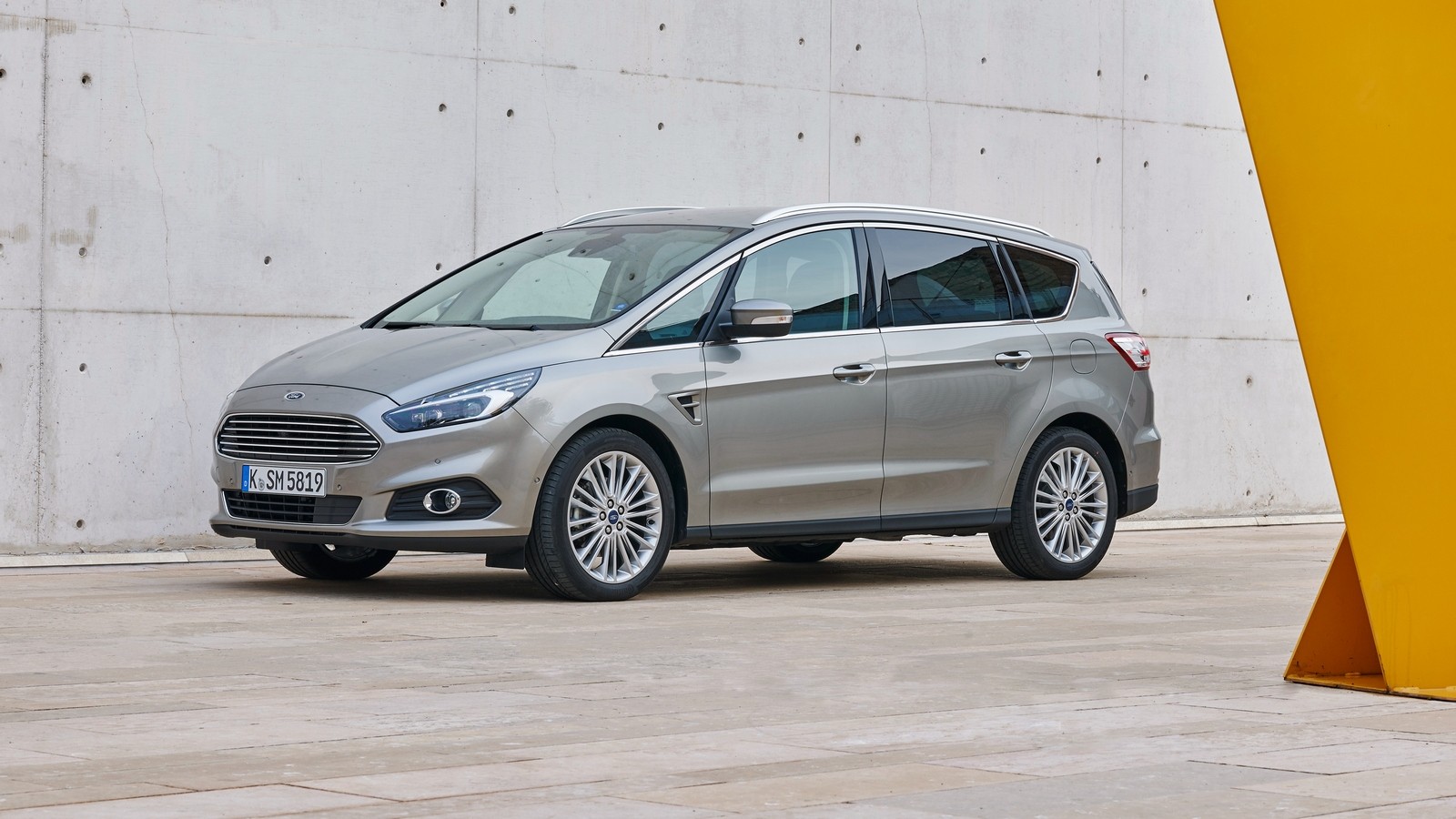 На фото: Ford S-MAX '2015–н.в.