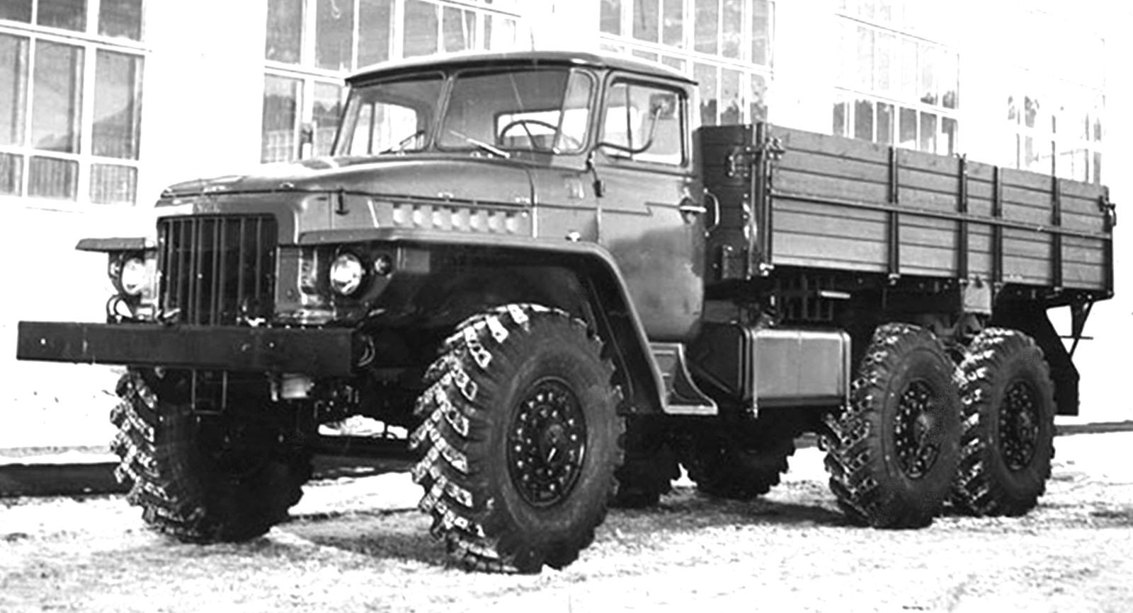 ГАЗ-3301, ЗИЛ-4334, МАЗ-6317 и другие: малоизвестные военные грузовики позднего СССР