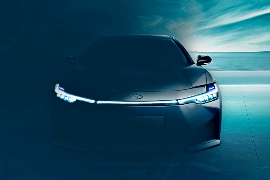 Серийный электроседан Toyota bZ3: официальное изображение и дата премьеры