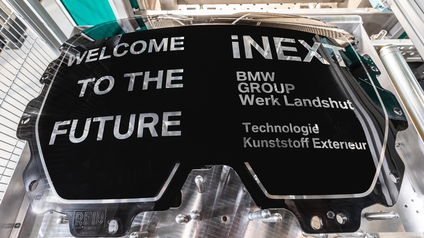 Заглушка вместо фирменных «ноздрей»: BMW представит кроссовер iNext через неделю