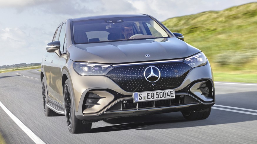 На фото: Mercedes-Benz EQE SUV
